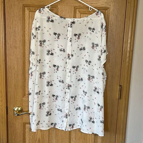 Torrid White Abbey Bicycle Georgette Button Back Blouse 5X - Picture 5 of 8